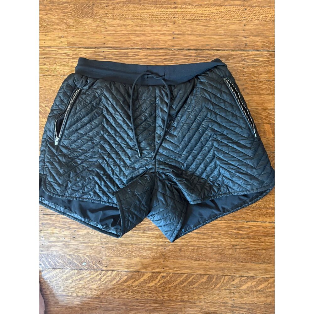 Athleta Black Chevron Quilted Insulated Shorts | Women's Size 6